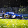 Schiller snelste in Q1 op Nürburgring, Verstappen dicht bij de kop, hagel en crashes verstoren sessie