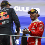 VIDEO | Hierdoor vielen Verstappen en Hamilton ineens stil in Maleisië | GPFans Special