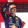 VIDEO | Verstappen heerst in Singapore ondanks problemen met boordradio | GPFans Raceday