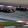 Russell houdt Verstappen nipt achter zich in spectaculaire F1 GP van Oostenrijk