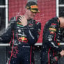 Protegés Verstappen kampioen in GT World Challenge Sprint Cup na straf voor rivaal