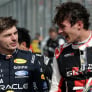 Bearman gaat in op Red Bull-geruchten voordat PR-persoon vragen afkapt: 