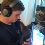 Mooie beelden: hond Nino debuteert tijdens livestream Verstappen