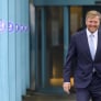 'Koning Willem-Alexander reikt beker uit aan winnaar Dutch Grand Prix'
