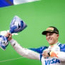 Hadjar maakt tijdens het feesten zijn eerste trofee in F1 kapot na podiumplek