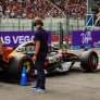 Dit is het apparaatje waarmee de FIA de illegale plank van McLaren opmat