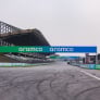 FIA blundert met papierwerk: pole position in Maleisië aan de verkeerde kant